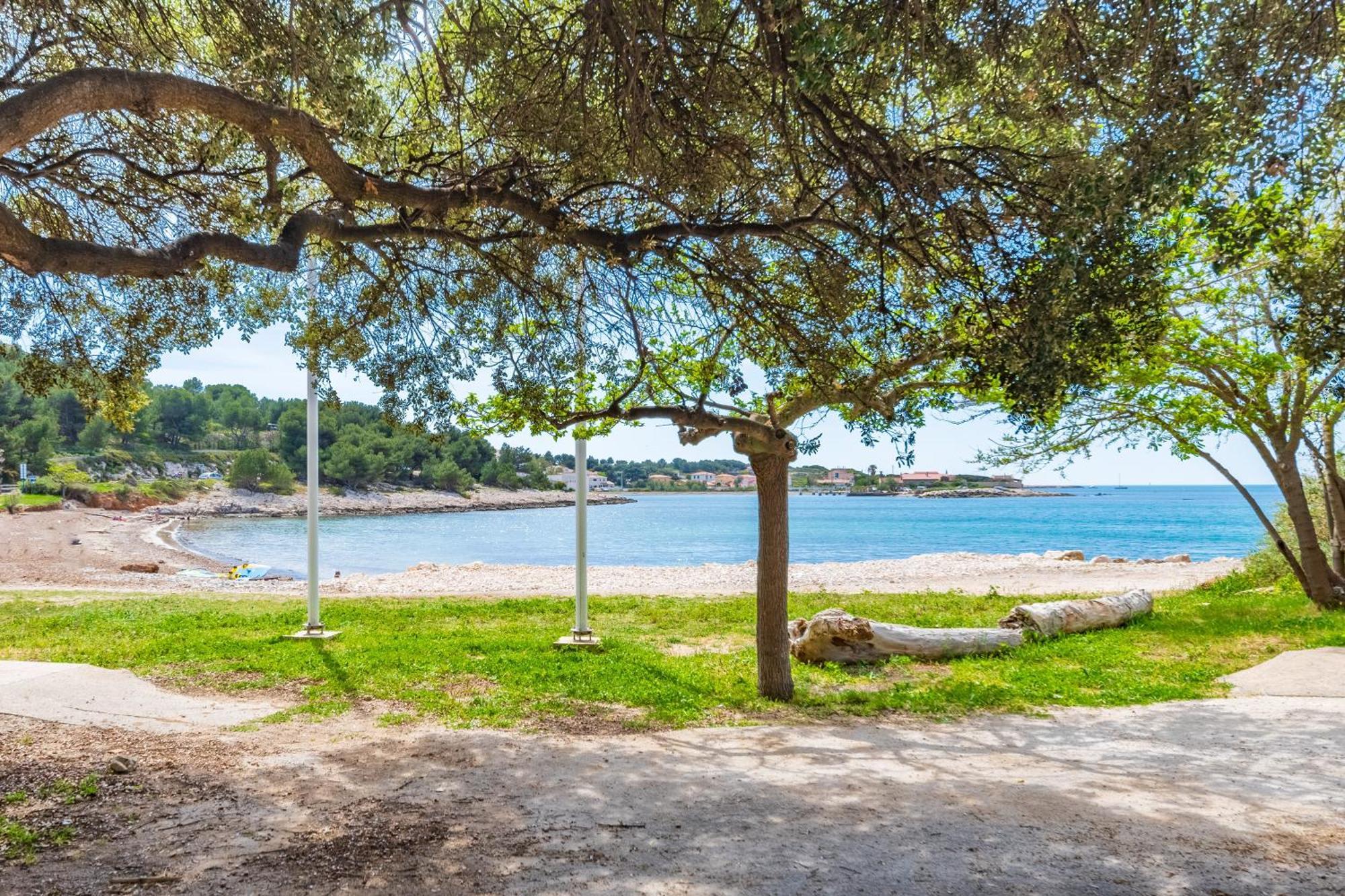 La Paillote De Jcc - 500 Metres De La Plage Martigues Luaran gambar
